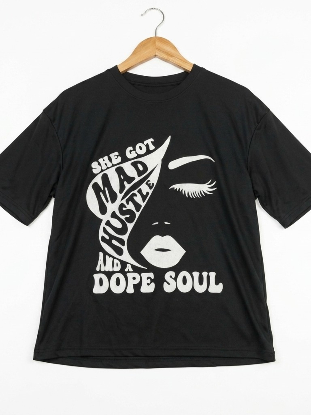 Graphic Tee "She Got Mad Hustle And A Dope Soul" - Black & White